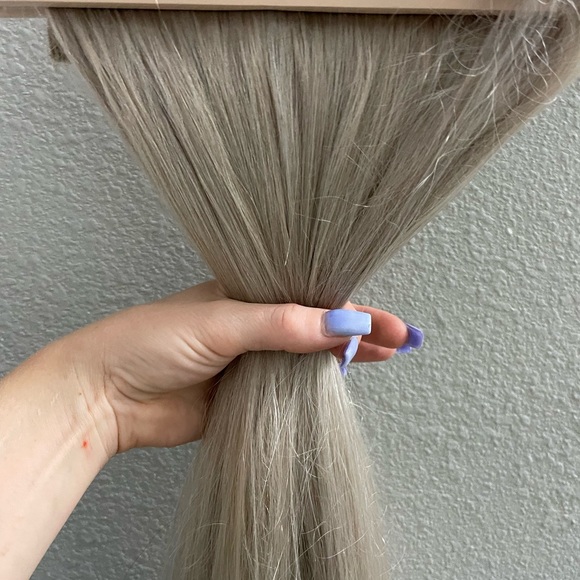 32 in clip in extensions.